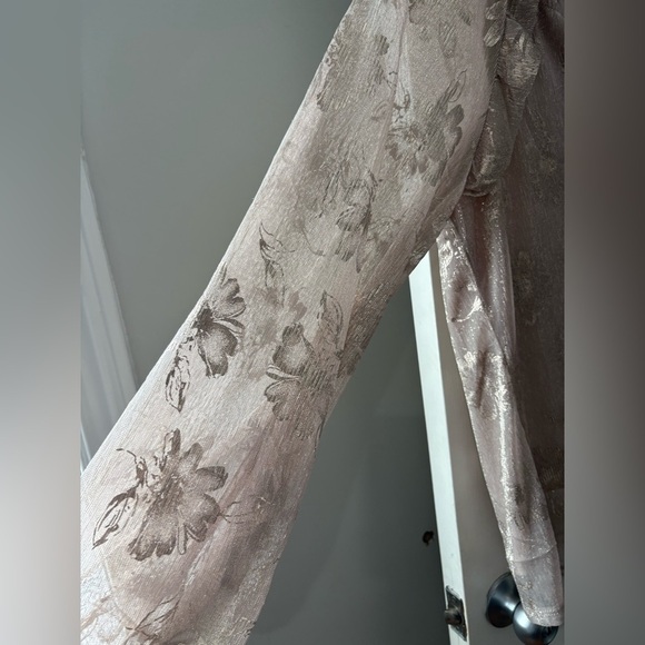 Tamara H NWT pink champagne floral metallic sheer blouse shirt size medium - Picture 5 of 16